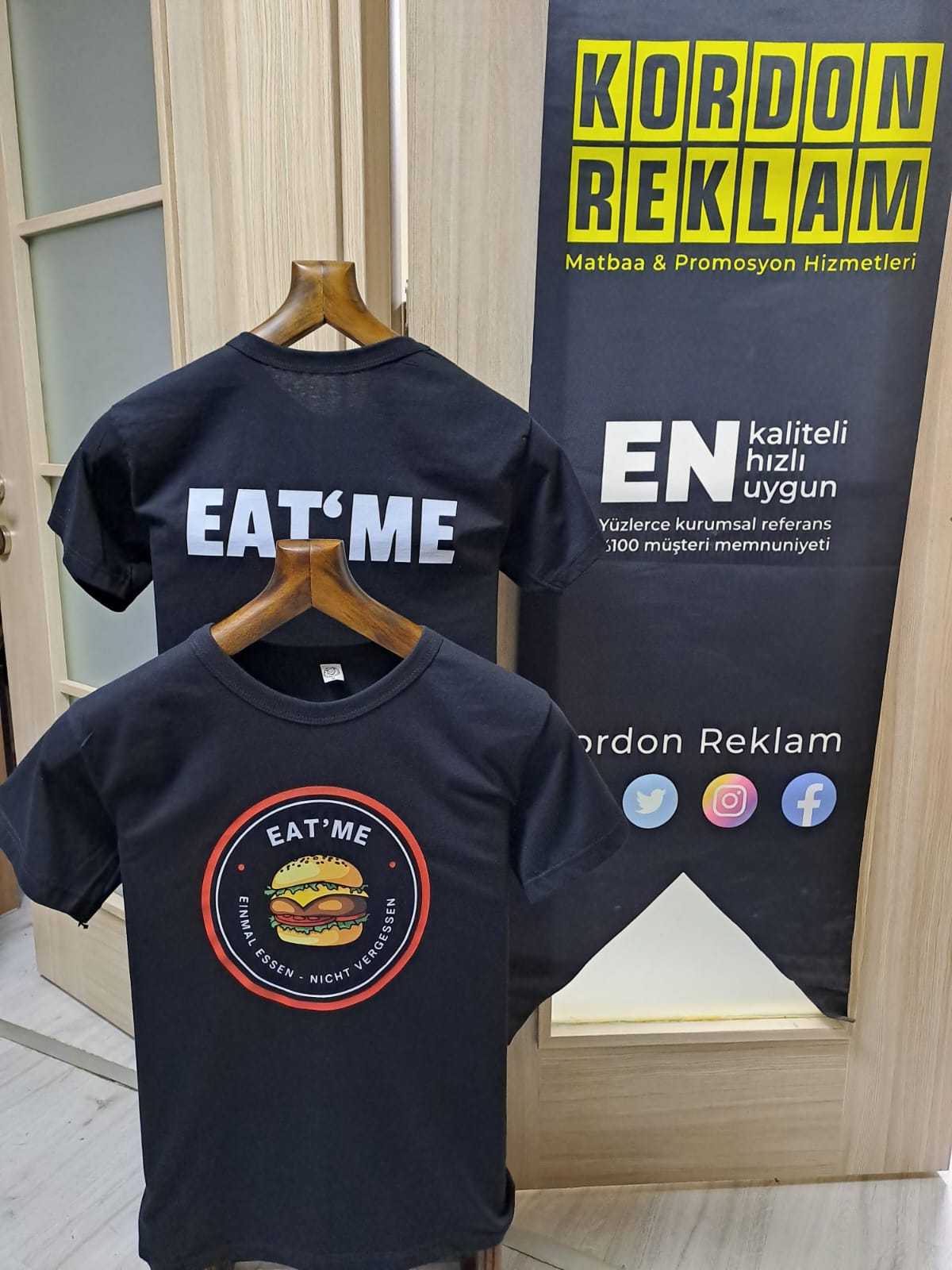 Siyah Renk Baskılı İş Kıyafeti 